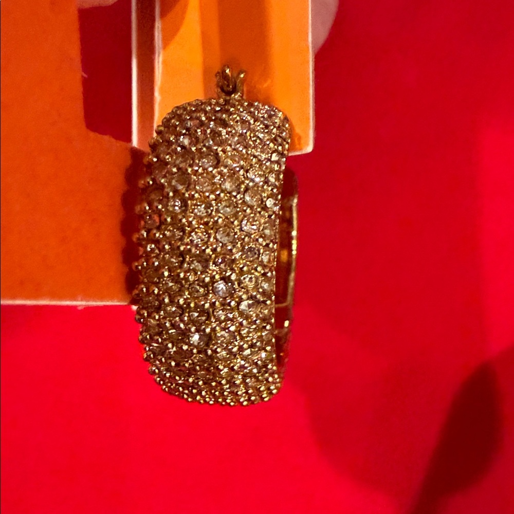Kurt Geiger Gold Sugnature Eagle Earrings includes Dust Bag - Picture 3 of 4